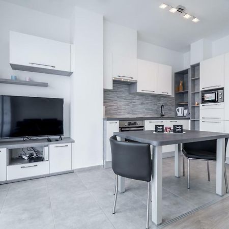 Bpr Chic White Home With Terrace & A/C & Garage Budapest Eksteriør billede