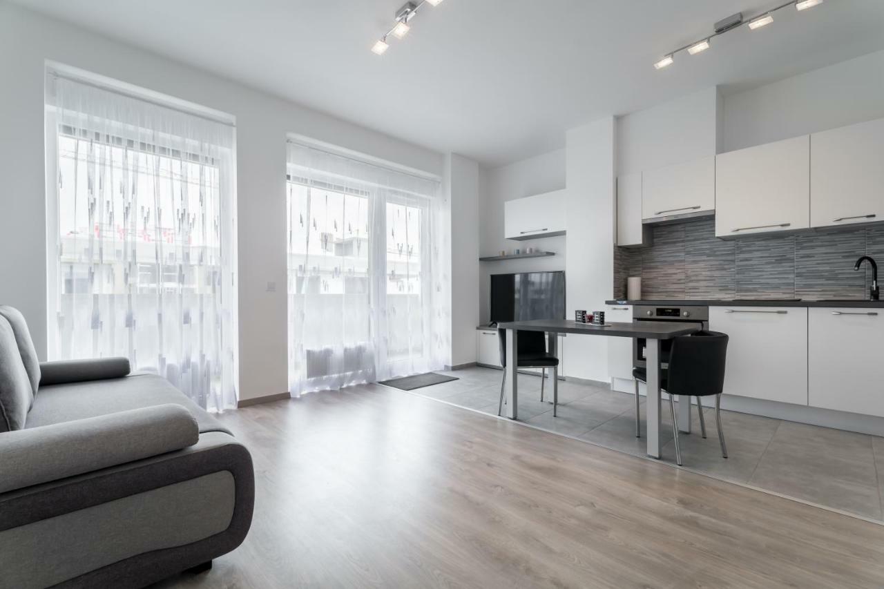 Bpr Chic White Home With Terrace & A/C & Garage Budapest Eksteriør billede